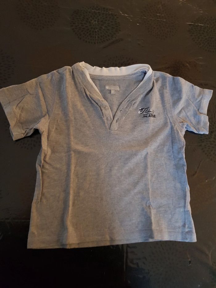 Tee-shirt col v 6 ans