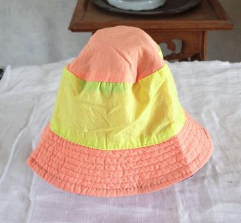 Bob fille réversible Rose et violet d’un côté – Jaune fluo et orange de l’autre