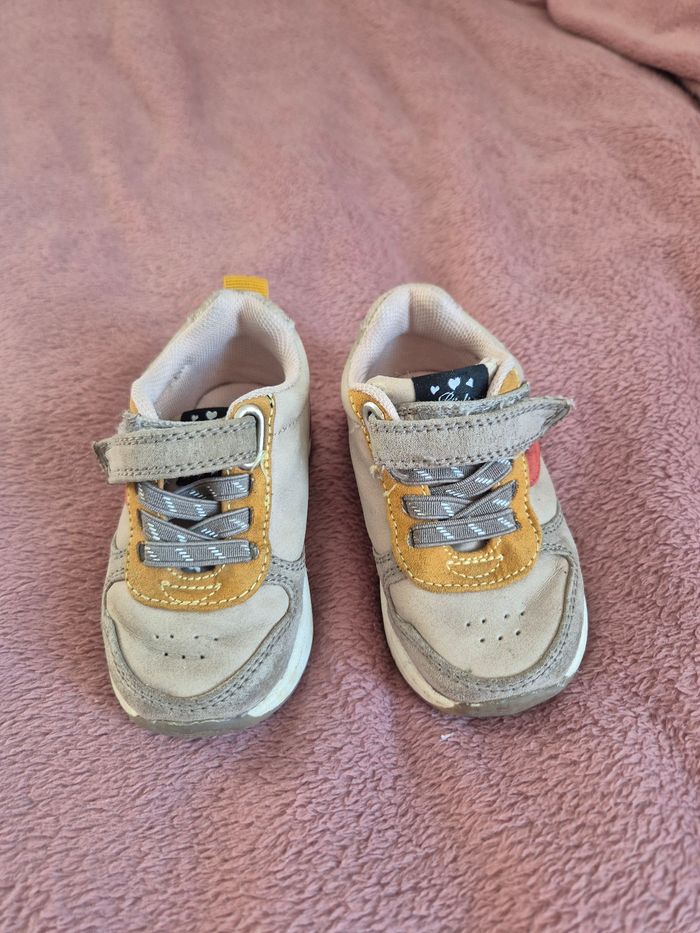 Paire de baskets taille 20.