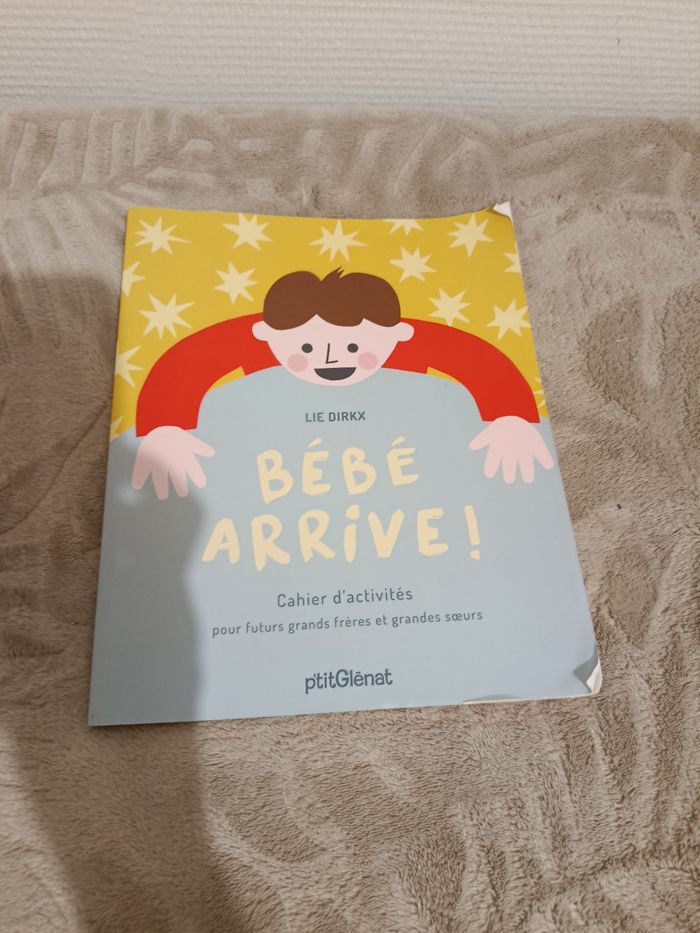 Livre : bébé arrive