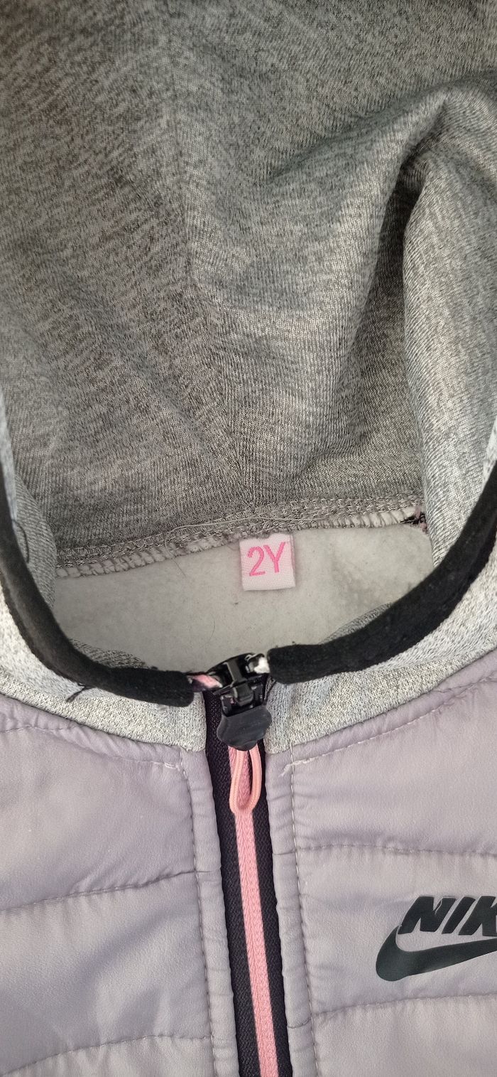 Veste Nike taille 2 ans . - photo numéro 4