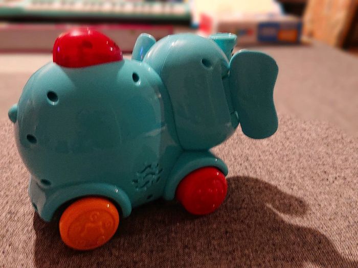 Petit éléphant avec souris, télécommandé pour les touts petits - photo numéro 7