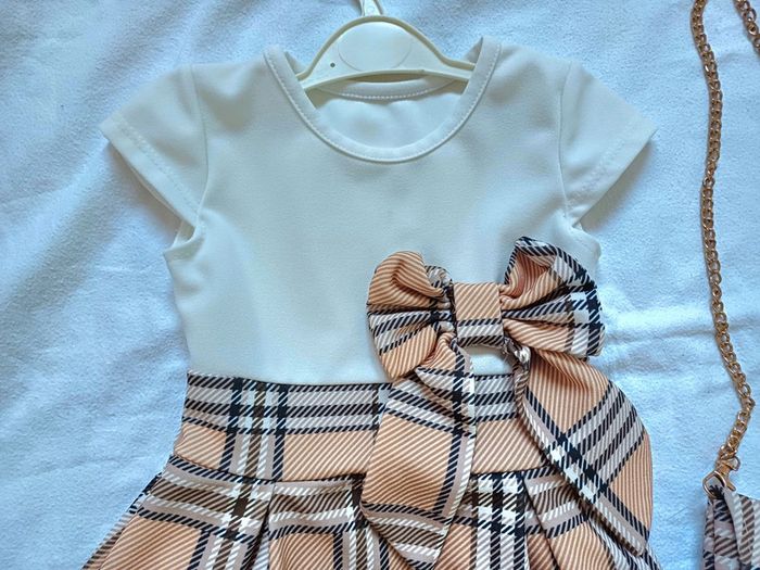 Robe et sac taille 4 ans Neuf - photo numéro 2