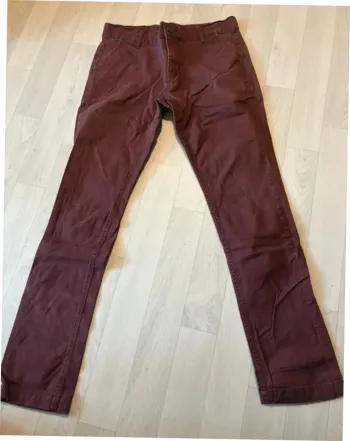 Pantalon creeks 12 ans bordeaux slim tres bon état