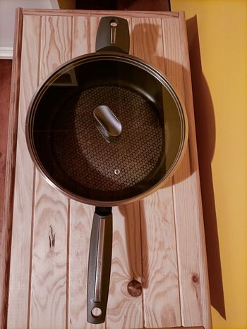 Duo Cuisson pratique : sauteuse 30 cm + gril 35cm (manche bois pliant)