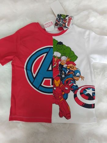Tee-shirt Avengers Marvel neuf avec étiquettes 4 ans