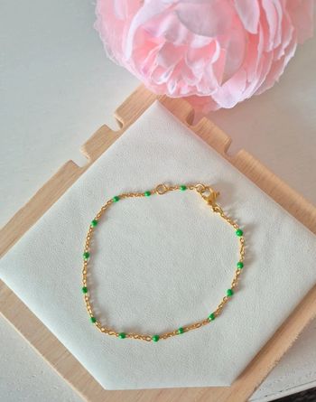 1 bracelet dorée en acier inoxydable perles vertes style gigi C