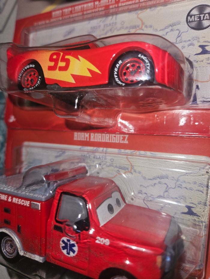 2 voitures cars Mattel neuves Disney Pixars neuves - photo numéro 2
