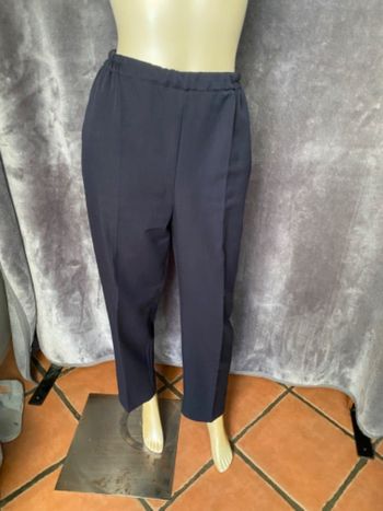 Pantalon classique bleu marine taille 3