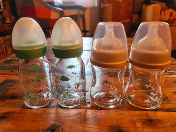 Lot de 4 biberons en verre + tétines