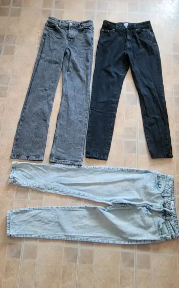 Lot 3 jeans