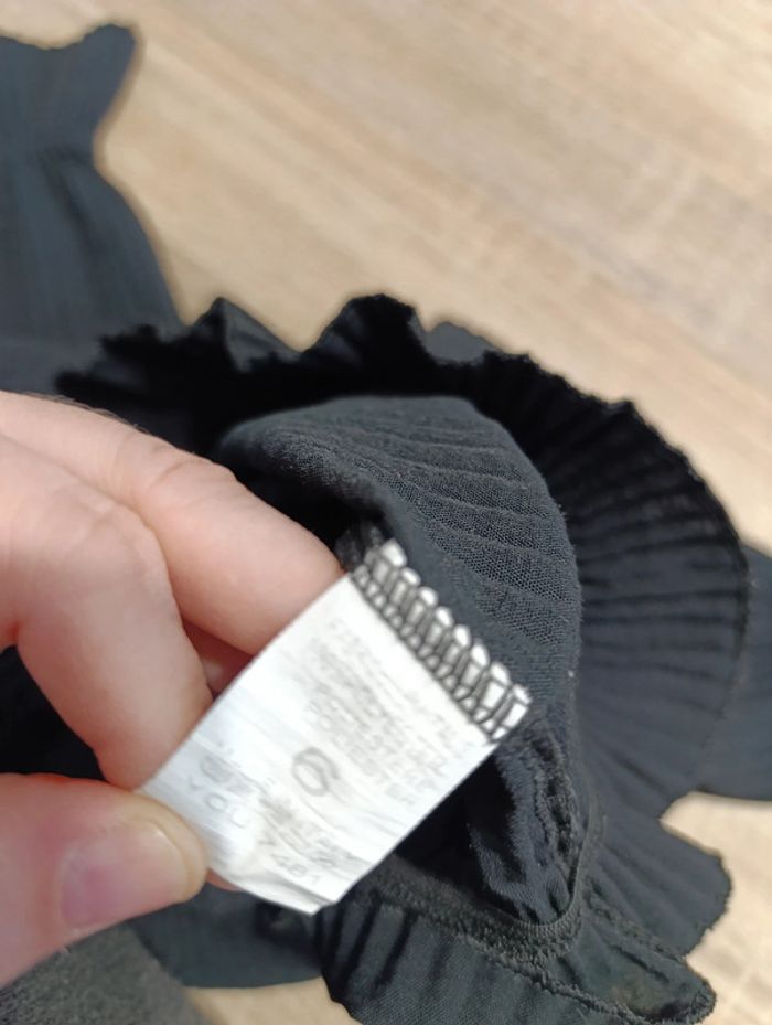 Magnifique haut manche longue noir 6ans - photo numéro 4