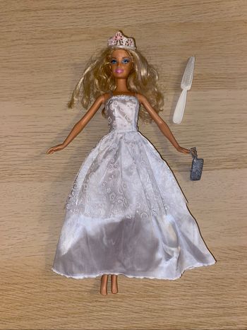 Poupee Barbie Mattel 2009 princesse robe blanche mariée mariage