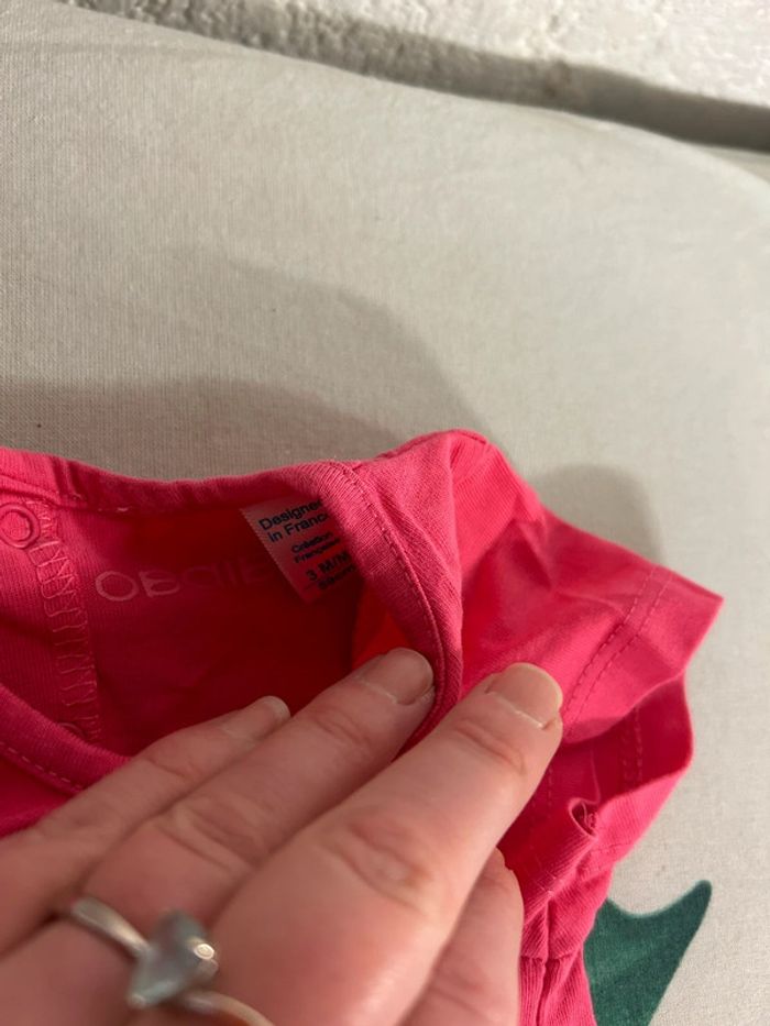 Tee shirt obaibi 3 mois très bon état sequins fraise - photo numéro 3