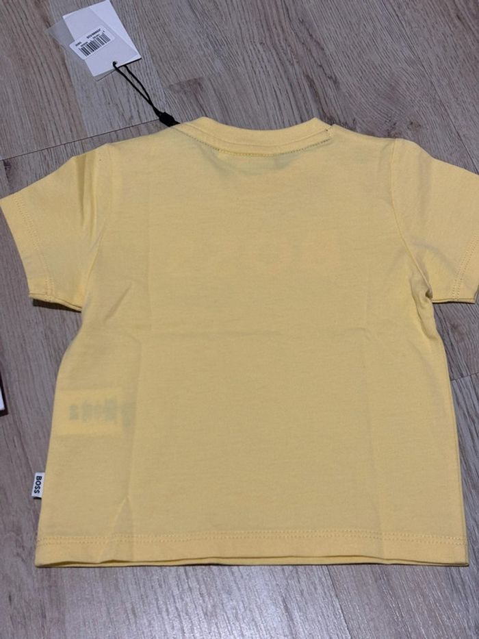 Lot vêtements t-shirt et short Boss pour bébé garçon 6 mois - photo numéro 11