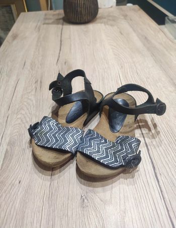 Chaussures sandales cuir kickers 25