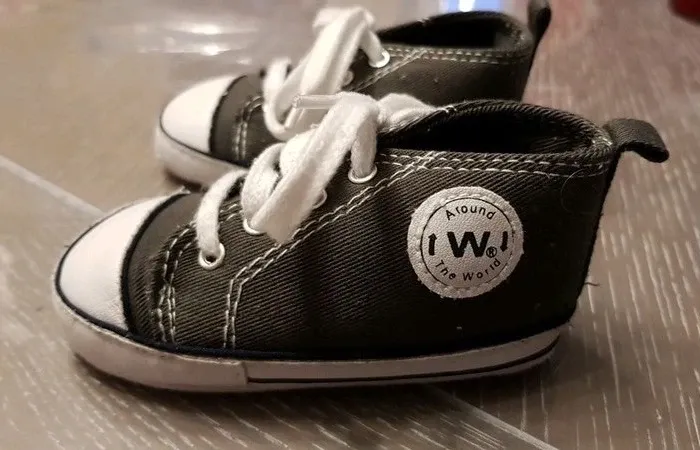 Baskets pour bébé 6-12 mois. Pointure 20-21 - photo numéro 4