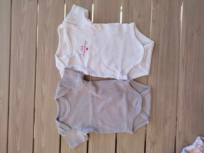 Lot 6 bodies taille 3 mois - photo numéro 5