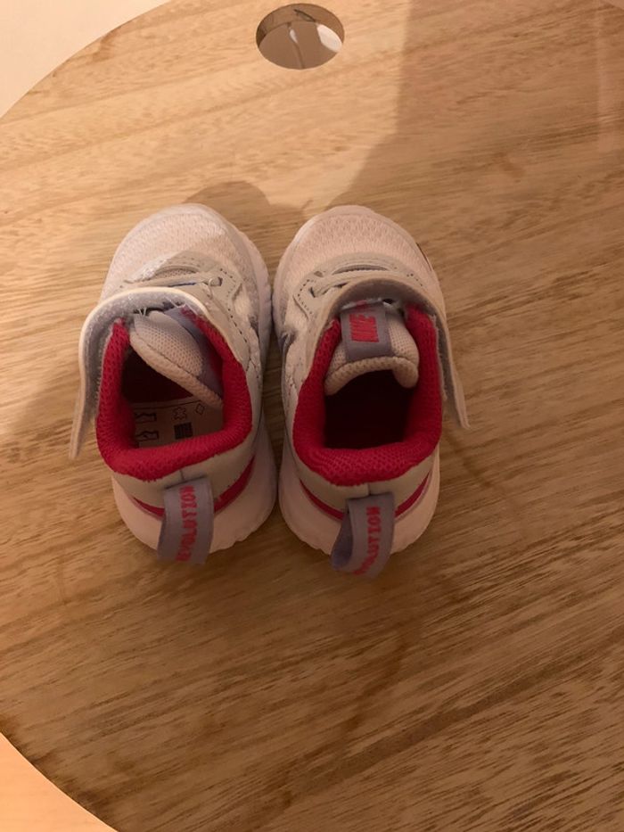 Superbe basket Nike taille 17 - photo numéro 2