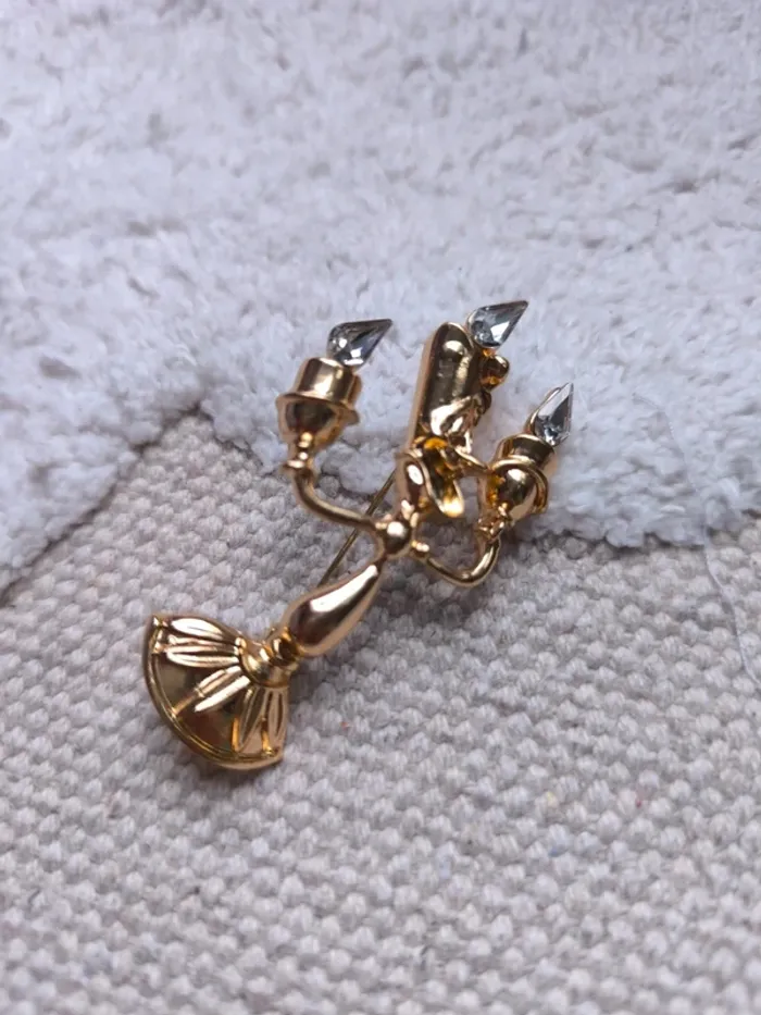 Broche chandelier doré – Esprit “La Belle et la Bête” - photo numéro 2