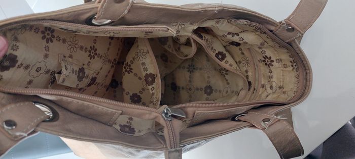 Sac à main marron clair avec une poche centrale - photo numéro 8