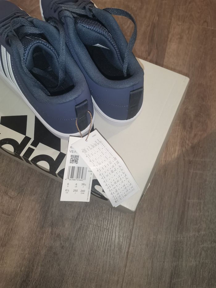Baskets Adidas. - photo numéro 3