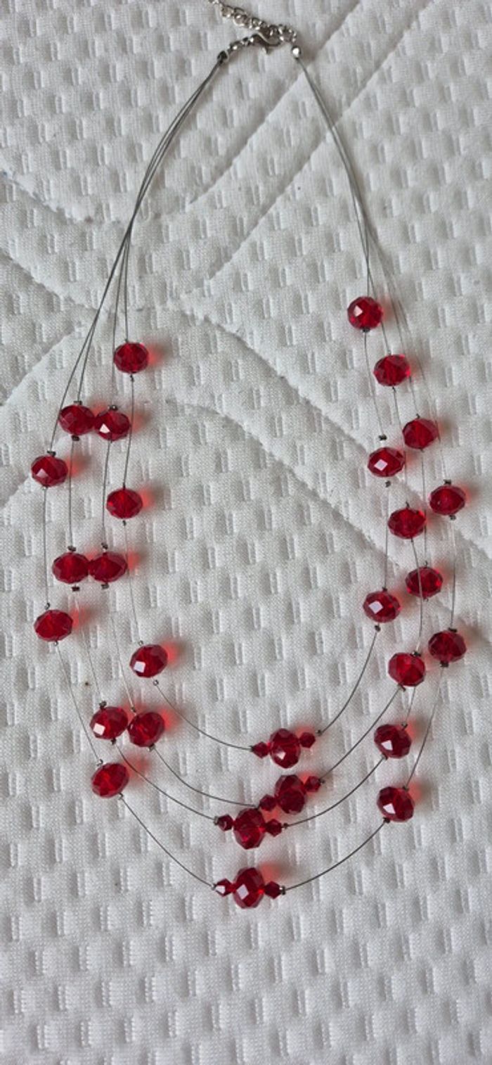 Collier en perles rouge. - photo numéro 4