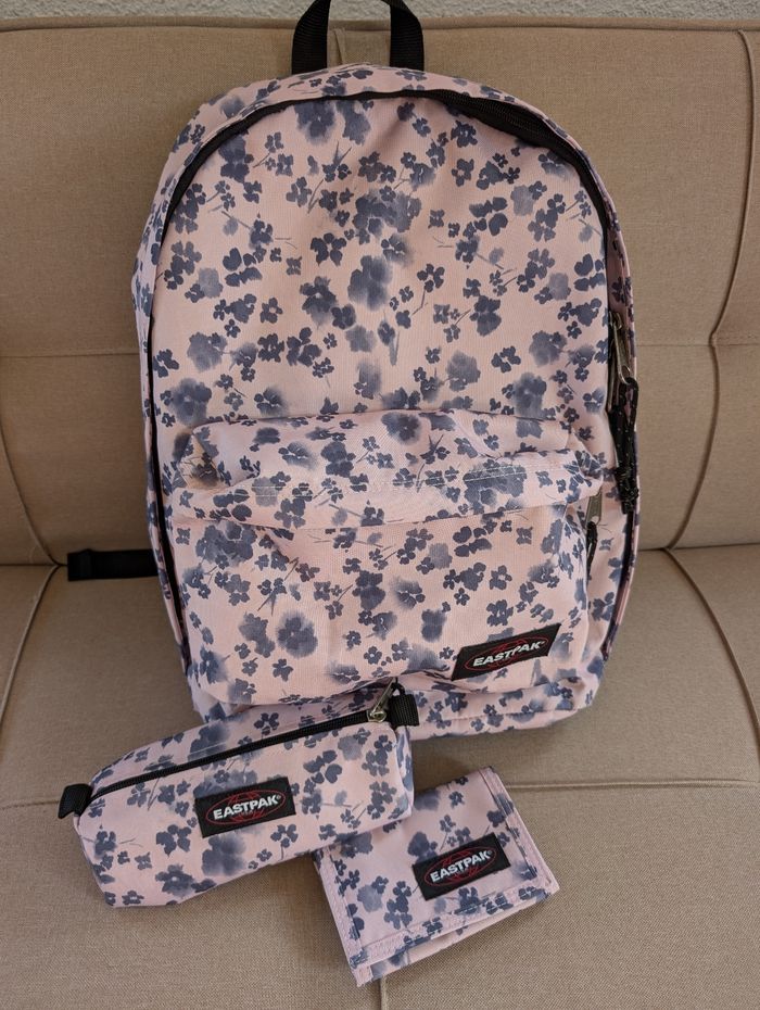 Ensemble Eastpak cartable trousse porte monnaie