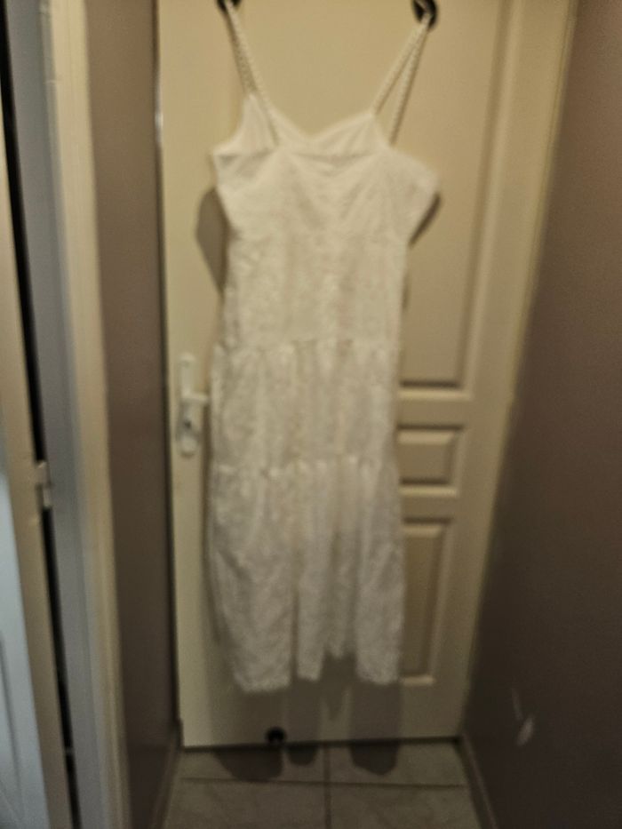 Robe femme en broderie