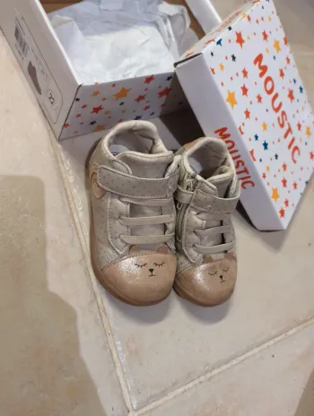 Chaussures moustic 22