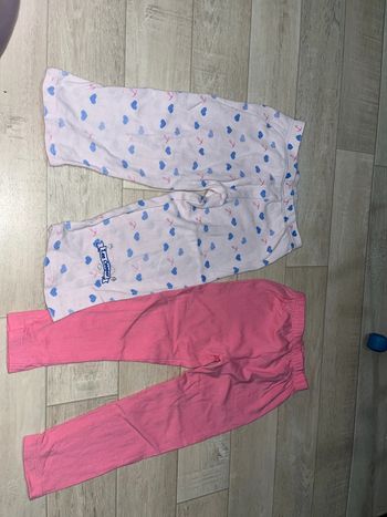 Deux pantalons fille