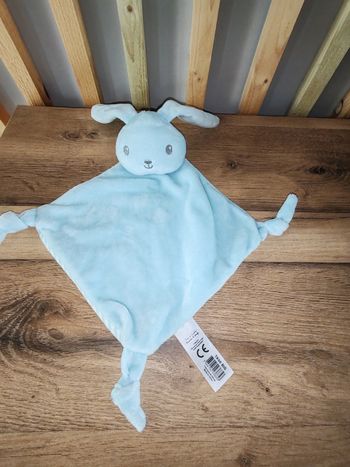 Lapin bleu rayé blanc Tom et kiddy