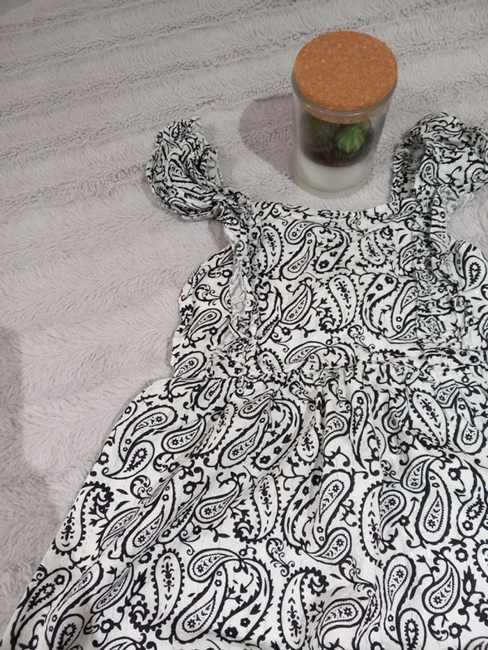 Robe noire et blanche - photo numéro 5