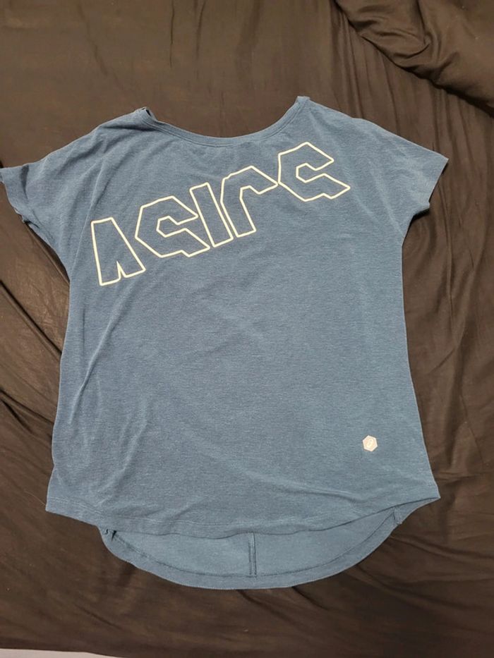 Très beau t shirt de sport asics