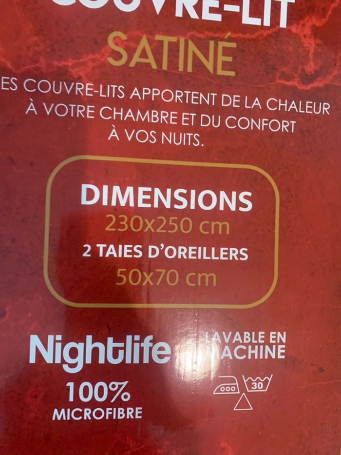 Couvre lit 2,30x2,50 plus 2 taies de oreiller 🍭🍭 - photo numéro 7