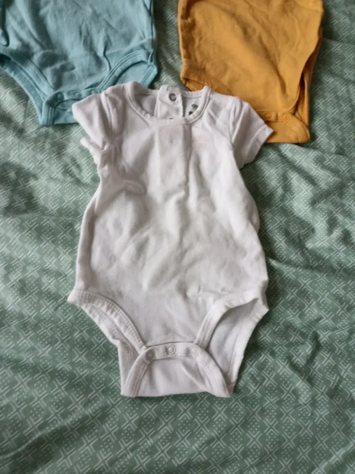 Lot 3 body manche courte 1 mois - photo numéro 9