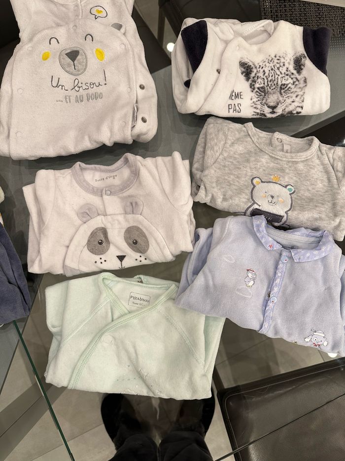 Lot de 12 pyjamas chauds bébé garçons 3 mois très bon état - photo numéro 2