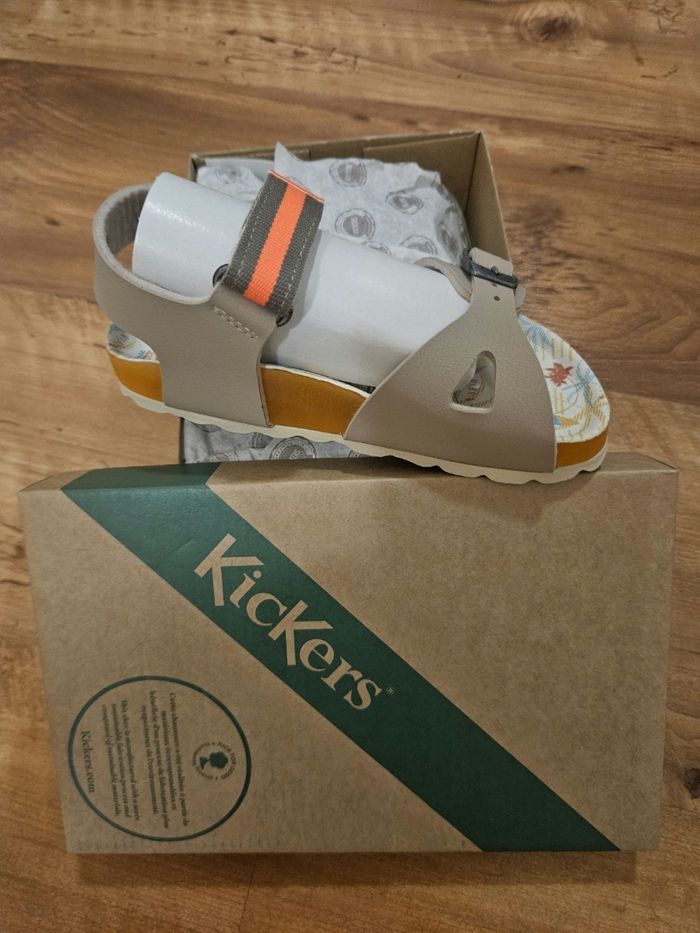 Paire de sandales de la marque kickers taille 28 - photo numéro 3