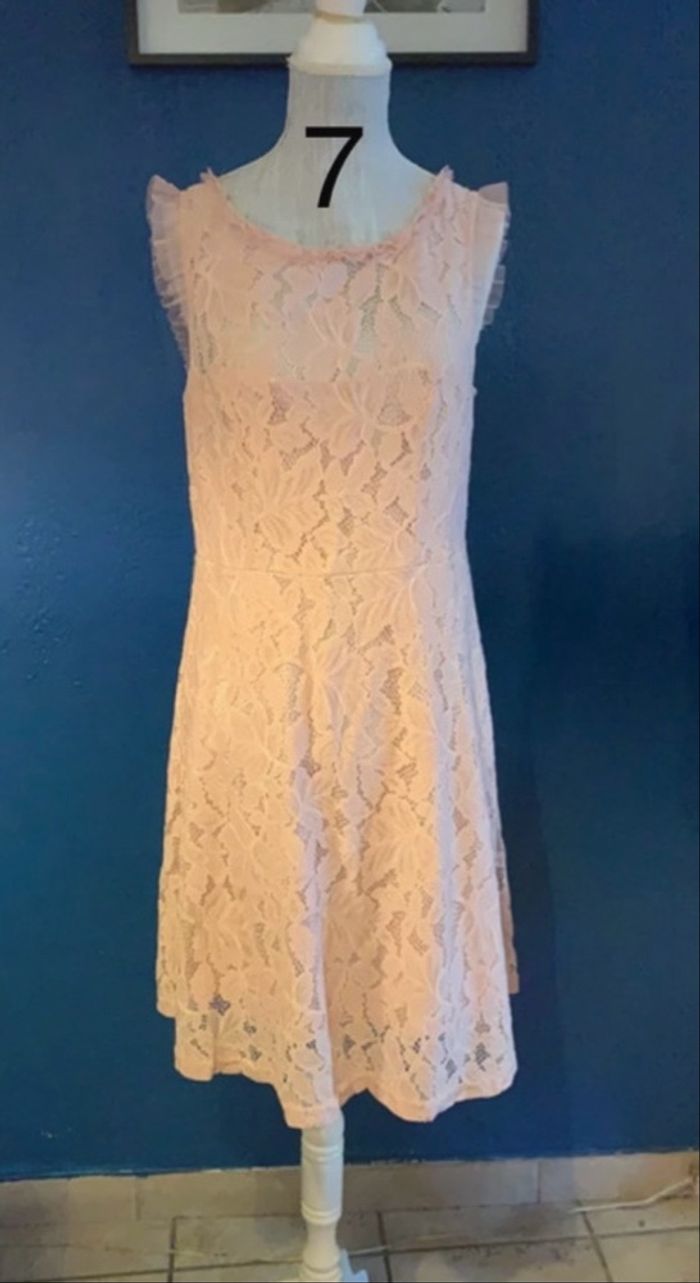 🌸 Robe en dentelle rose poudré OVS – Taille L