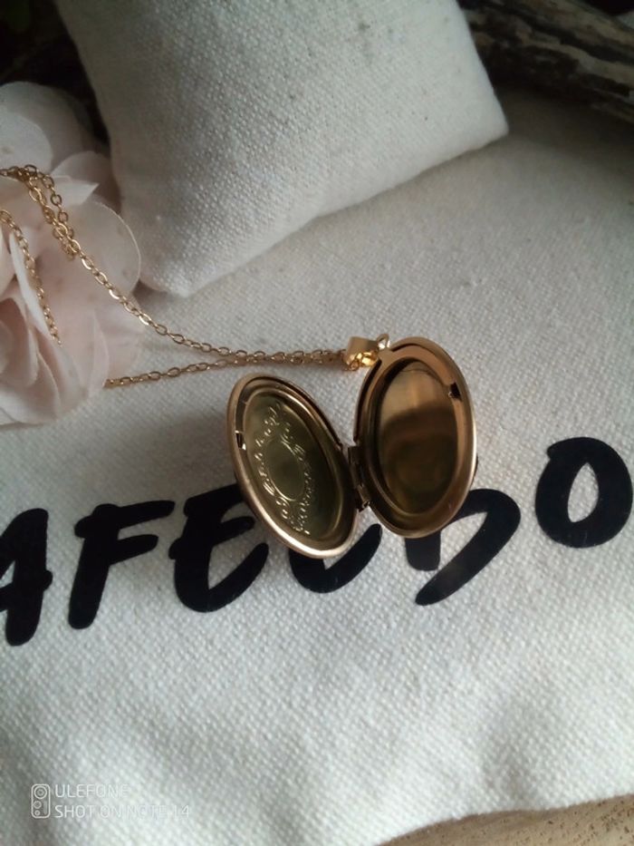 Collier médaillon ouvrable avec pierre de Labradorite à facettes et reflets bleutés - photo numéro 4