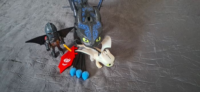 Lot Figurines - Dragon Krokmou Bleu avec Cavalier Harold + Bébé Dragon Blanc - photo numéro 5