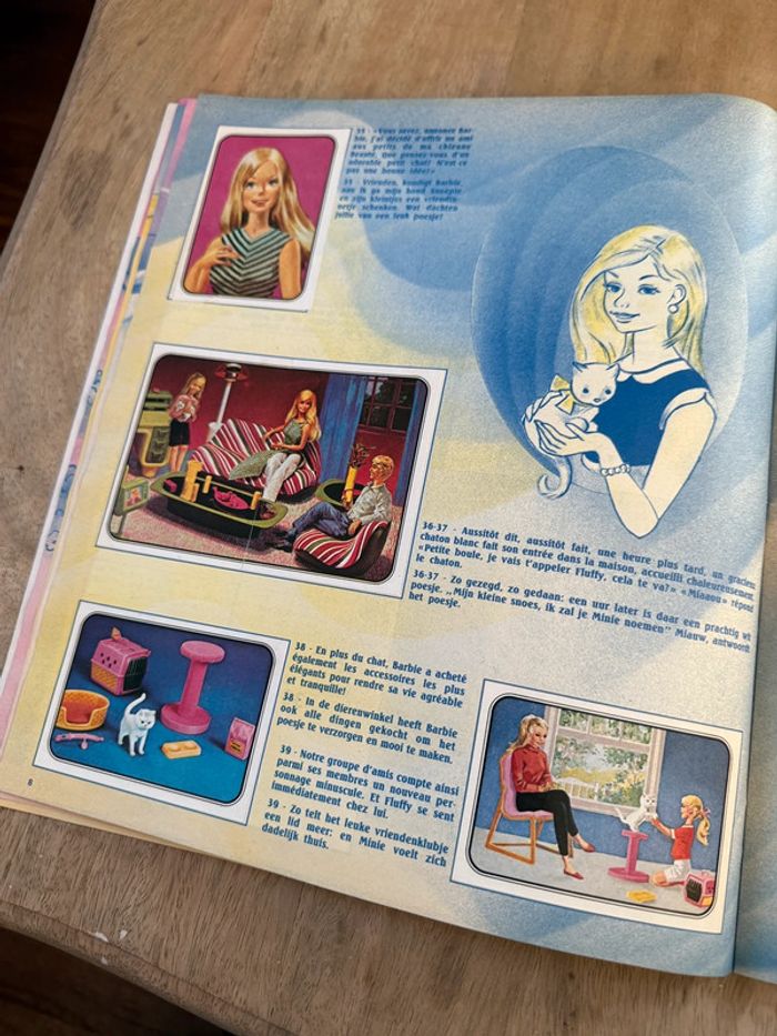 Album Panini ancien vintage complet Barbie Poupée Un monde en rose - photo numéro 8