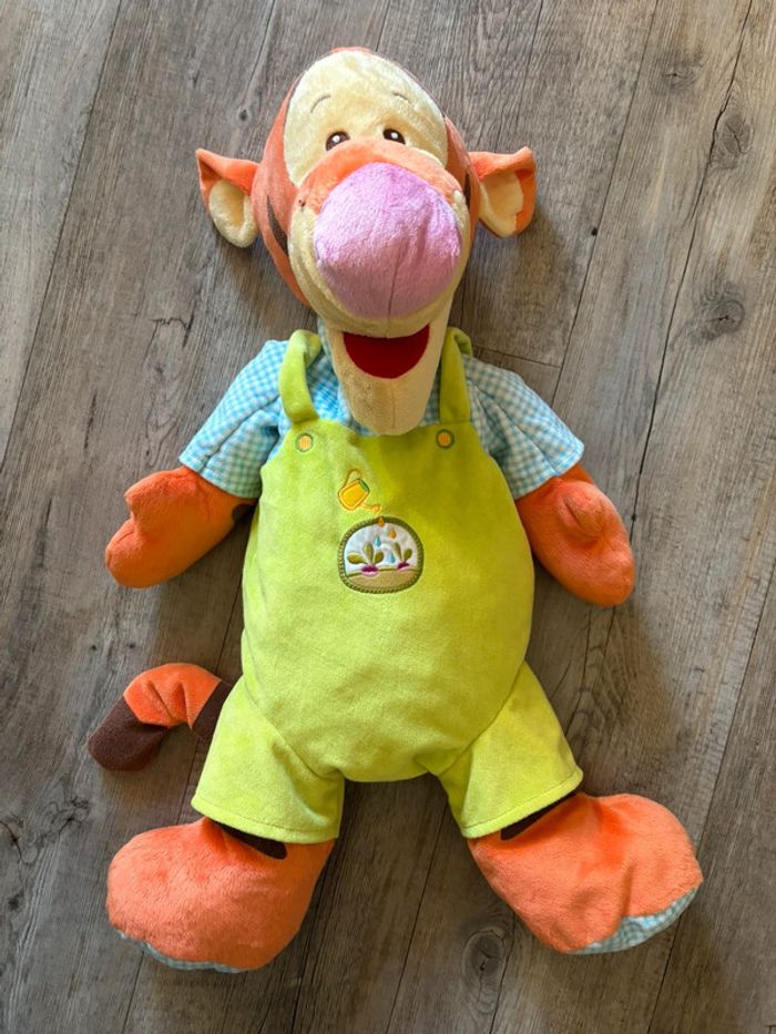 Superbe range pyjama Tigrou salopette verte arrosoir Disney nicotoy