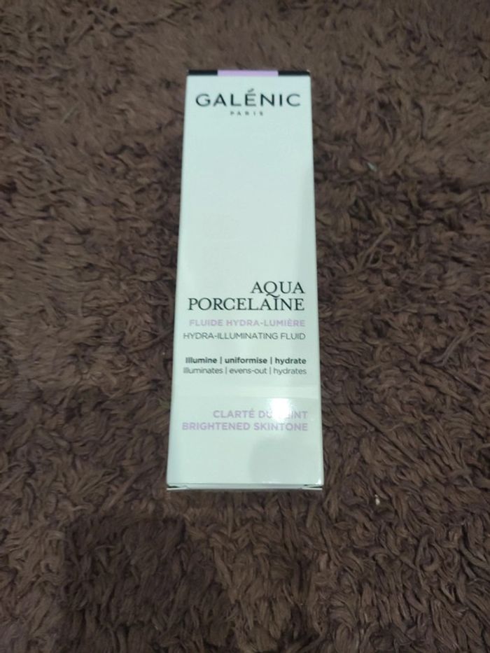 Aqua porcelaine fluide hydra lumière Galenic
