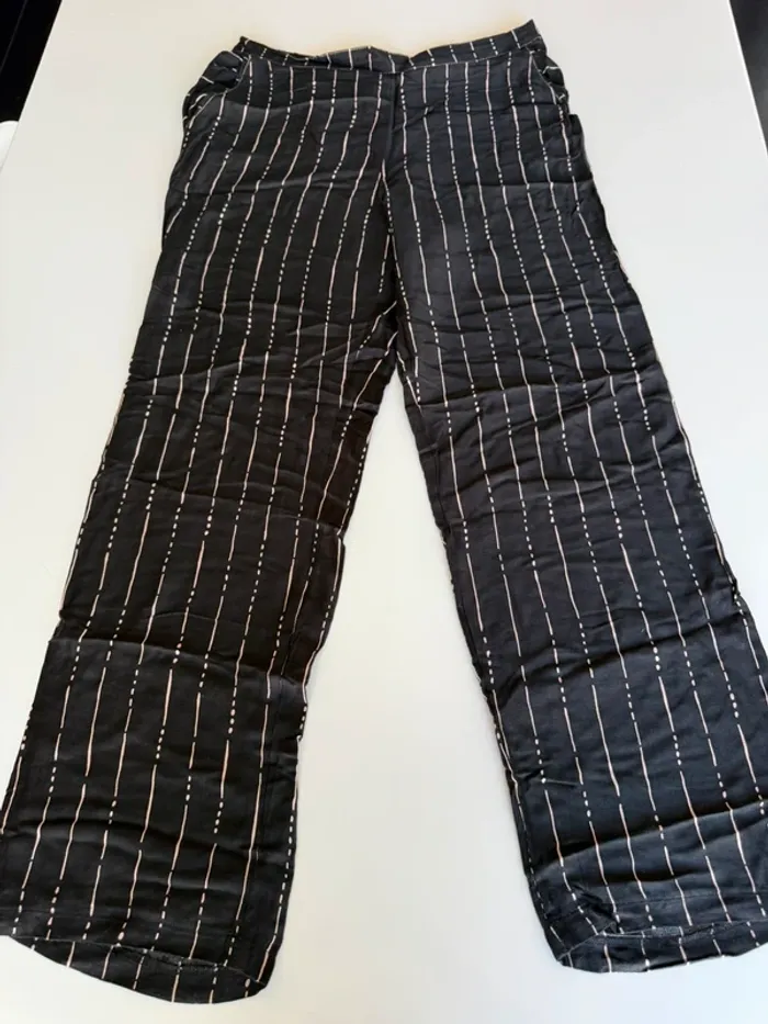 Pantalon fluide noir et beige
