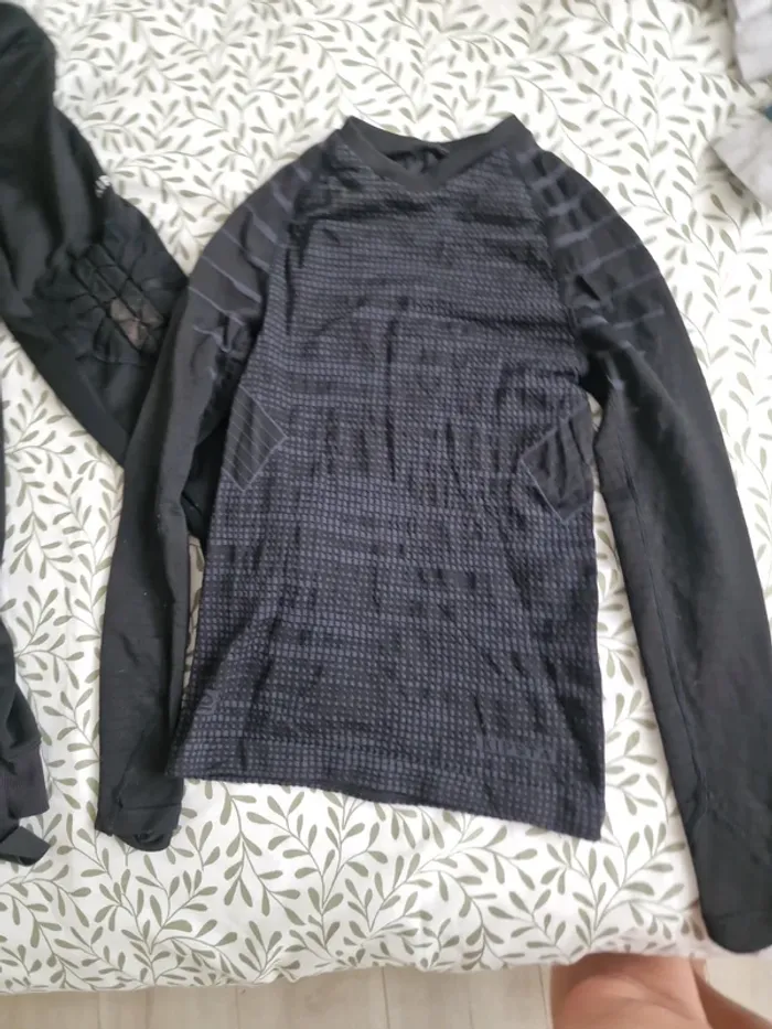 Ensemble foot haut + pantalon Decathlon 7/8 ans - photo numéro 2