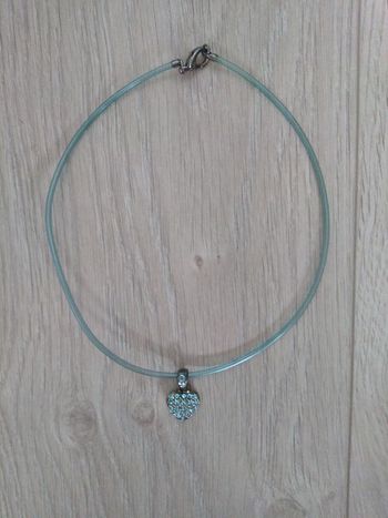 Collier ras du cou coeur bleu