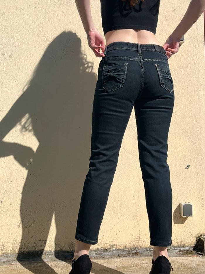 Jean slim droit taille normale avec noeud papillon sur poches arrières. - photo numéro 7