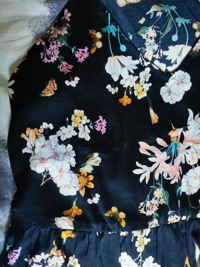 Top en satin noir à fleurs taille S - photo numéro 3