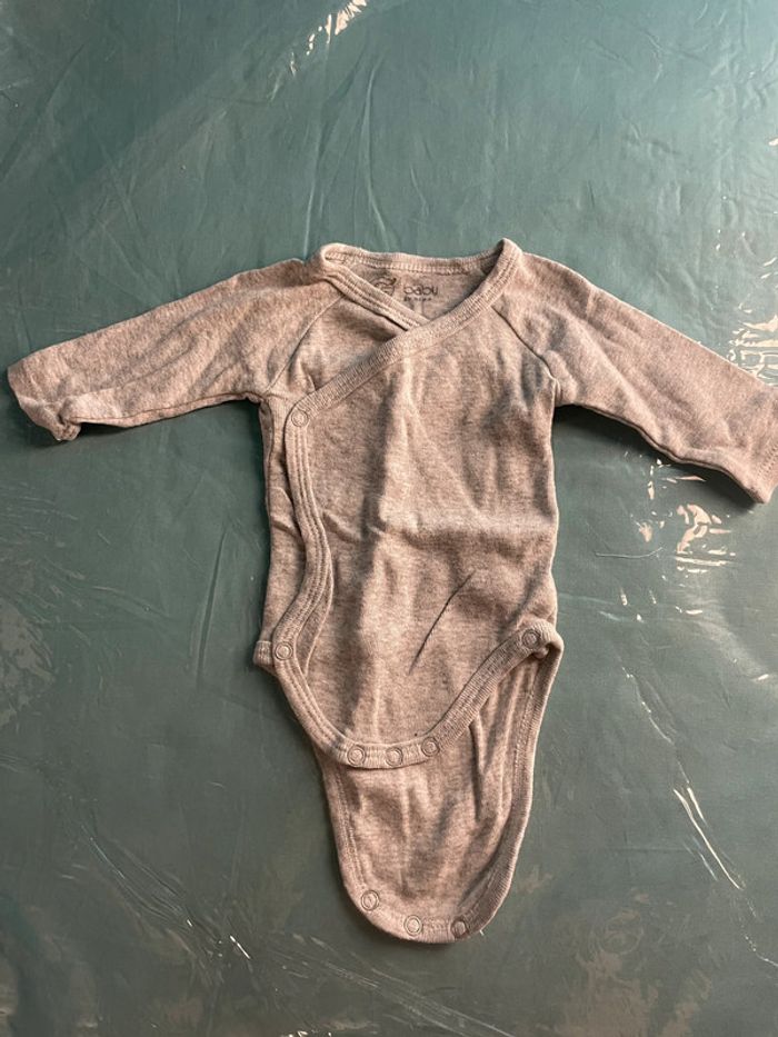 Lot de 4 bodies gémo 1 mois - photo numéro 4